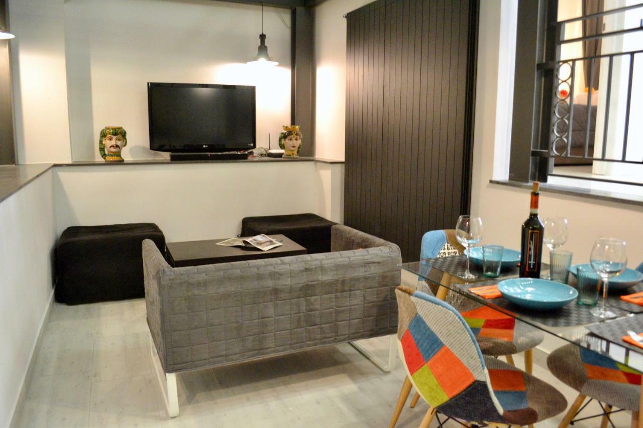 I Pupi - Sicilian Apartment จีอาร์ดีนี นักซอส ภายนอก รูปภาพ