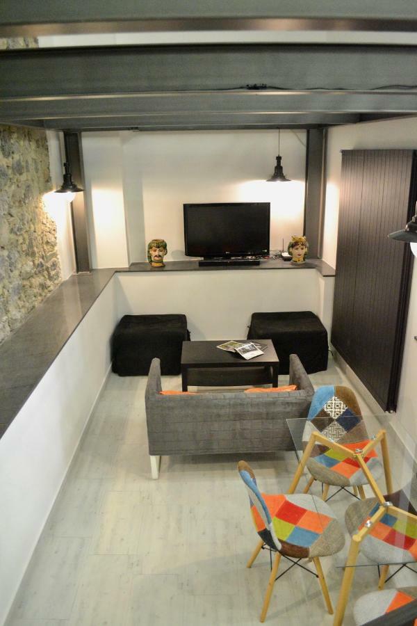 I Pupi - Sicilian Apartment จีอาร์ดีนี นักซอส ภายนอก รูปภาพ