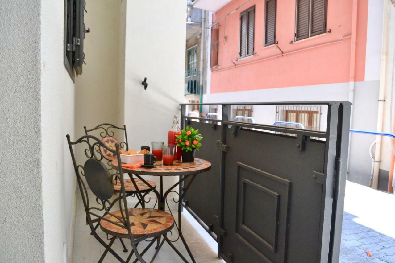 I Pupi - Sicilian Apartment จีอาร์ดีนี นักซอส ภายนอก รูปภาพ