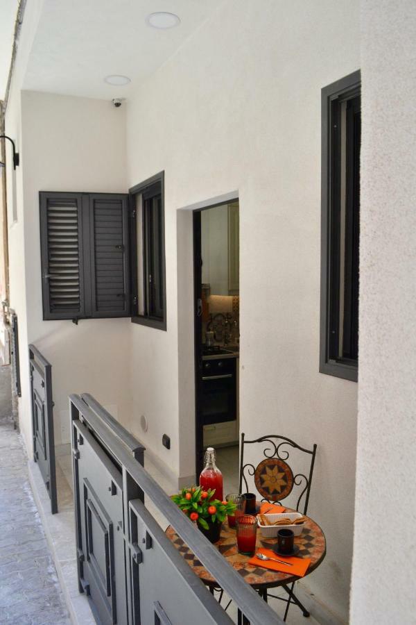 I Pupi - Sicilian Apartment จีอาร์ดีนี นักซอส ภายนอก รูปภาพ