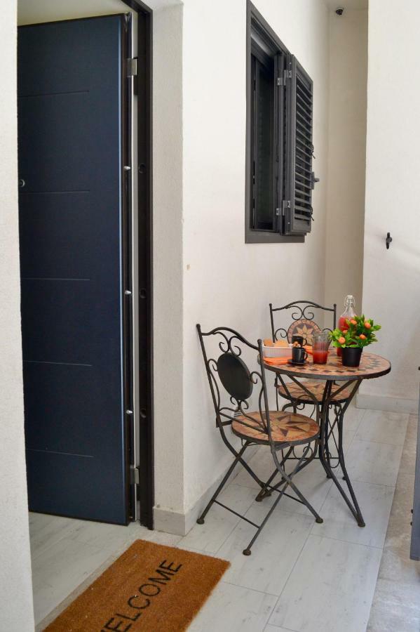 I Pupi - Sicilian Apartment จีอาร์ดีนี นักซอส ภายนอก รูปภาพ