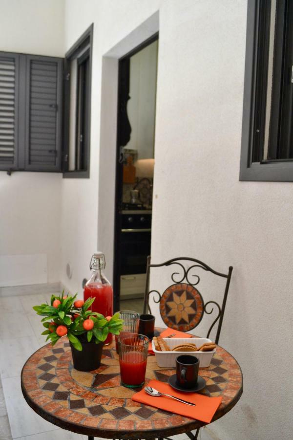 I Pupi - Sicilian Apartment จีอาร์ดีนี นักซอส ภายนอก รูปภาพ